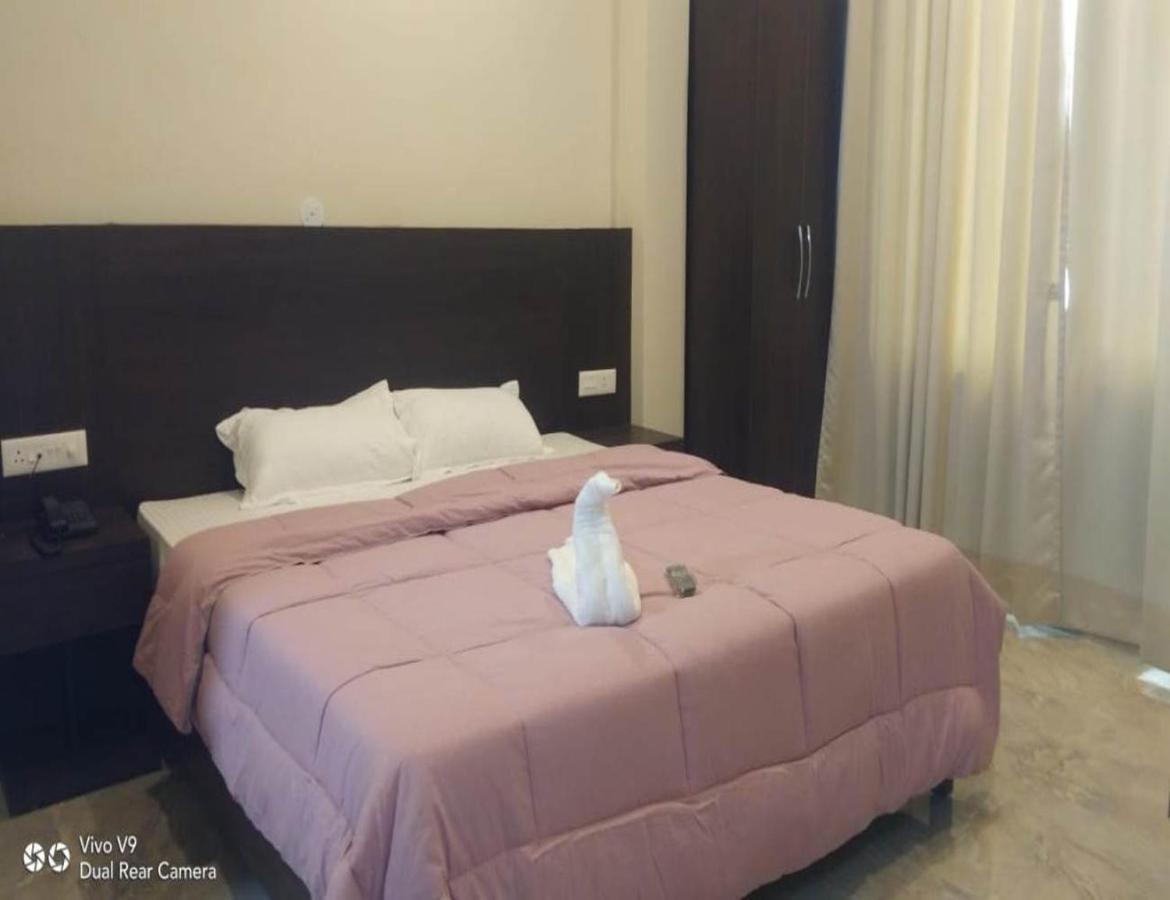 Hotel Artika Inn พาราณสี ภายนอก รูปภาพ