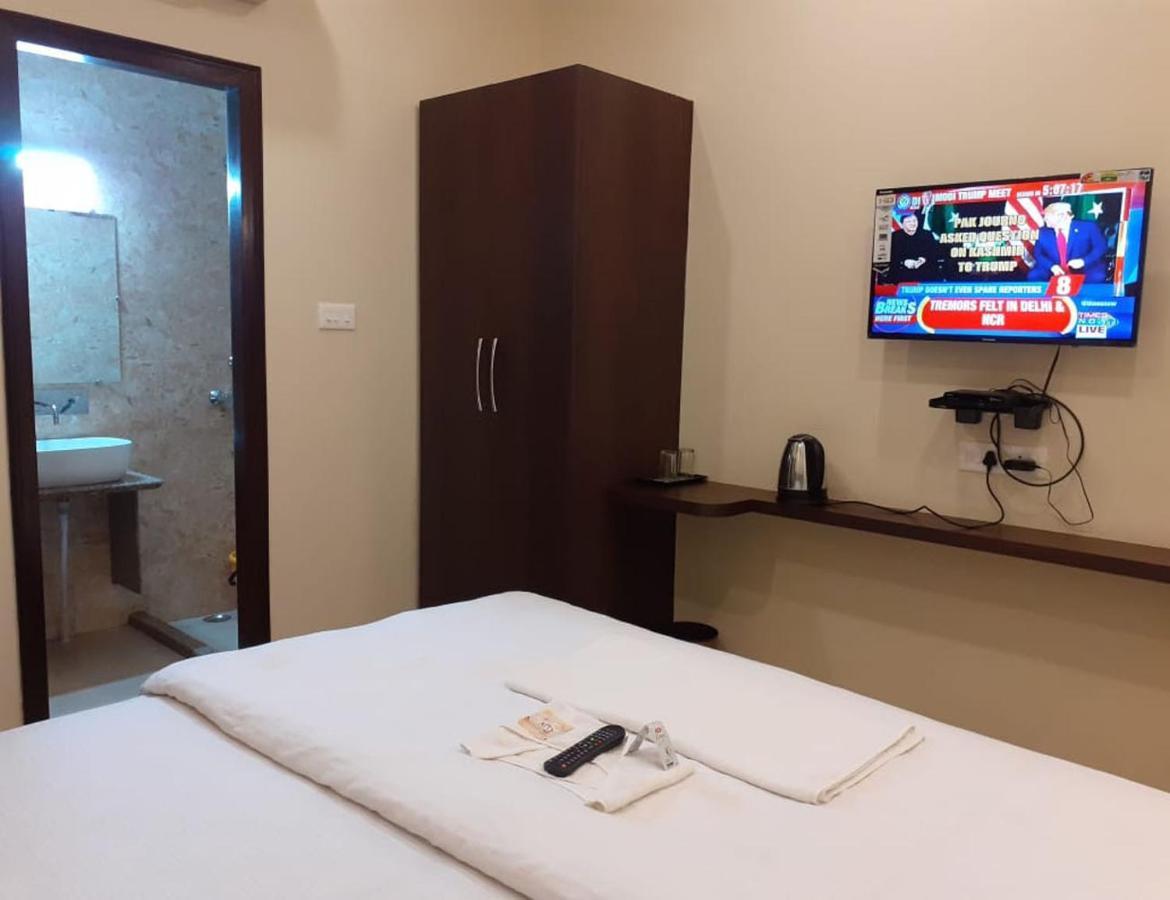 Hotel Artika Inn พาราณสี ภายนอก รูปภาพ